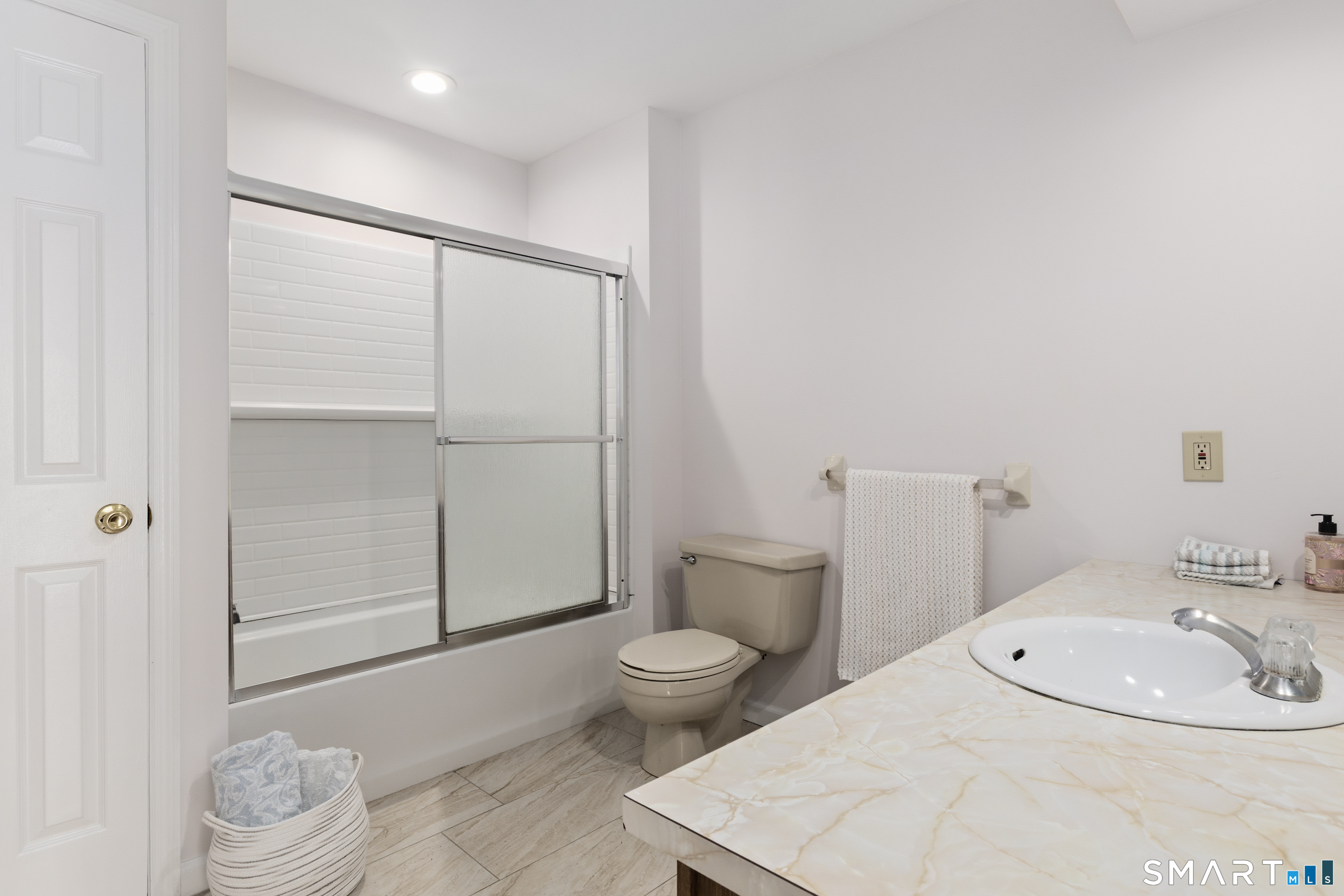 1 Beaver Brook Road, Unit 8 Danbury, CT 06810 - Photo 20 of 40