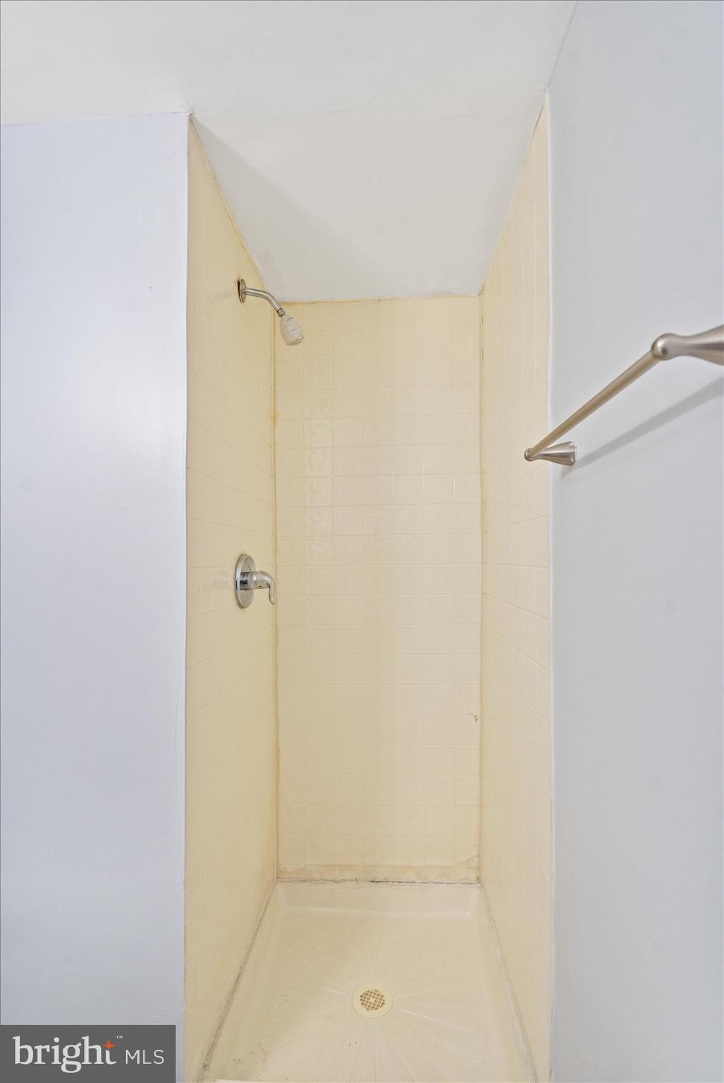 1604 North Broadway Baltimore, MD 21213 - Photo 34 of 39 a bathroom with a shower