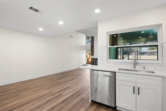 $3,700 | 3145 Sandy Ridge Drive, Clearwater, FL 33761