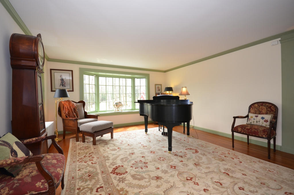 92 Valley Road New Canaan, CT 06840 - Photo 20 of 42 living room
