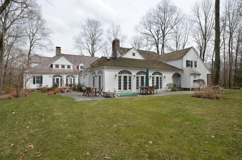 92 Valley Road New Canaan, CT 06840 - Photo 2 of 42 back