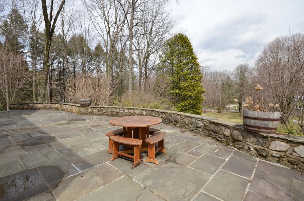 92 Valley Road New Canaan, CT 06840 - Photo 22 of 42 patio