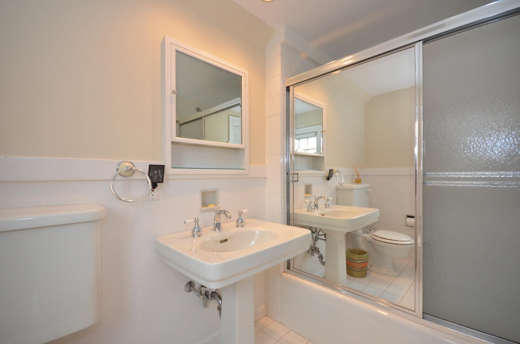 92 Valley Road New Canaan, CT 06840 - Photo 39 of 42 bath