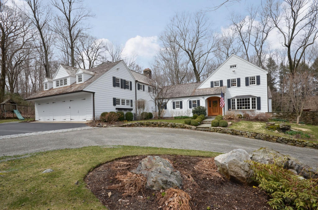92 Valley Road New Canaan, CT 06840 - Photo 41 of 42 circular driveway