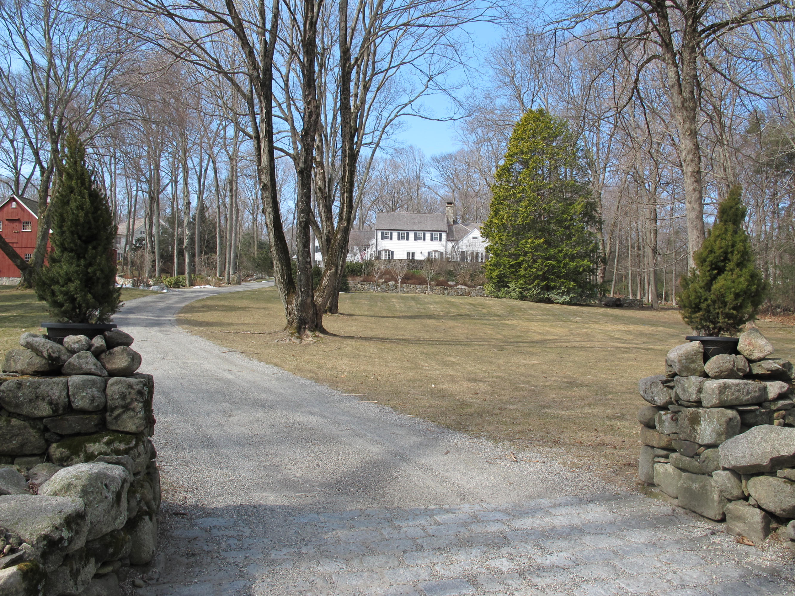 92 Valley Road New Canaan, CT 06840 - Photo 42 of 42 approach