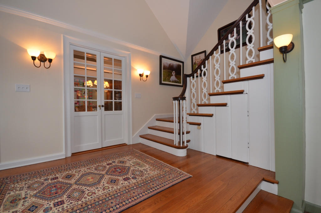 92 Valley Road New Canaan, CT 06840 - Photo 7 of 42 foyer