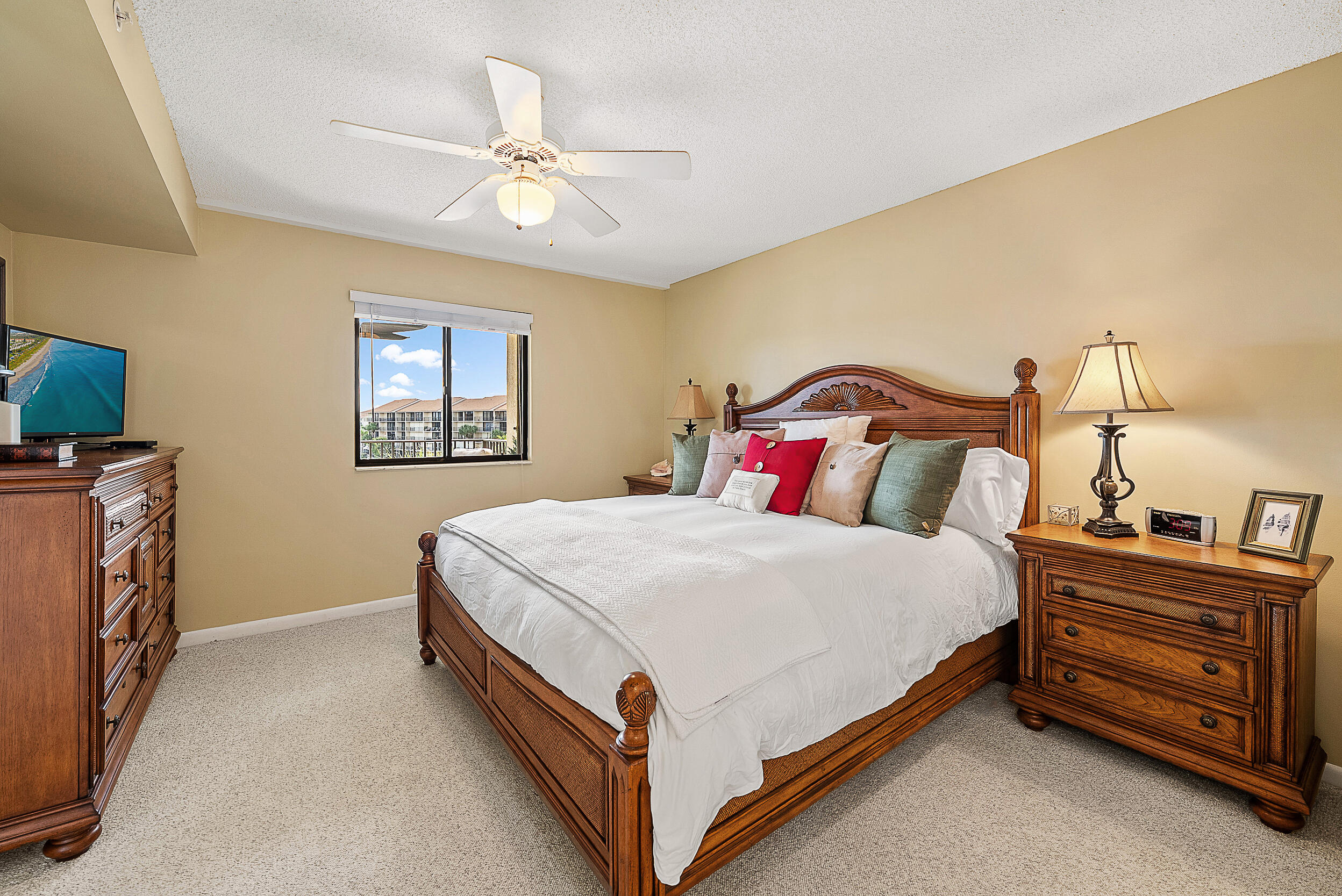 1601 Marina Isle Way, Unit 402 Jupiter, FL 33477 - Photo 11 of 37 Guest Bedroom