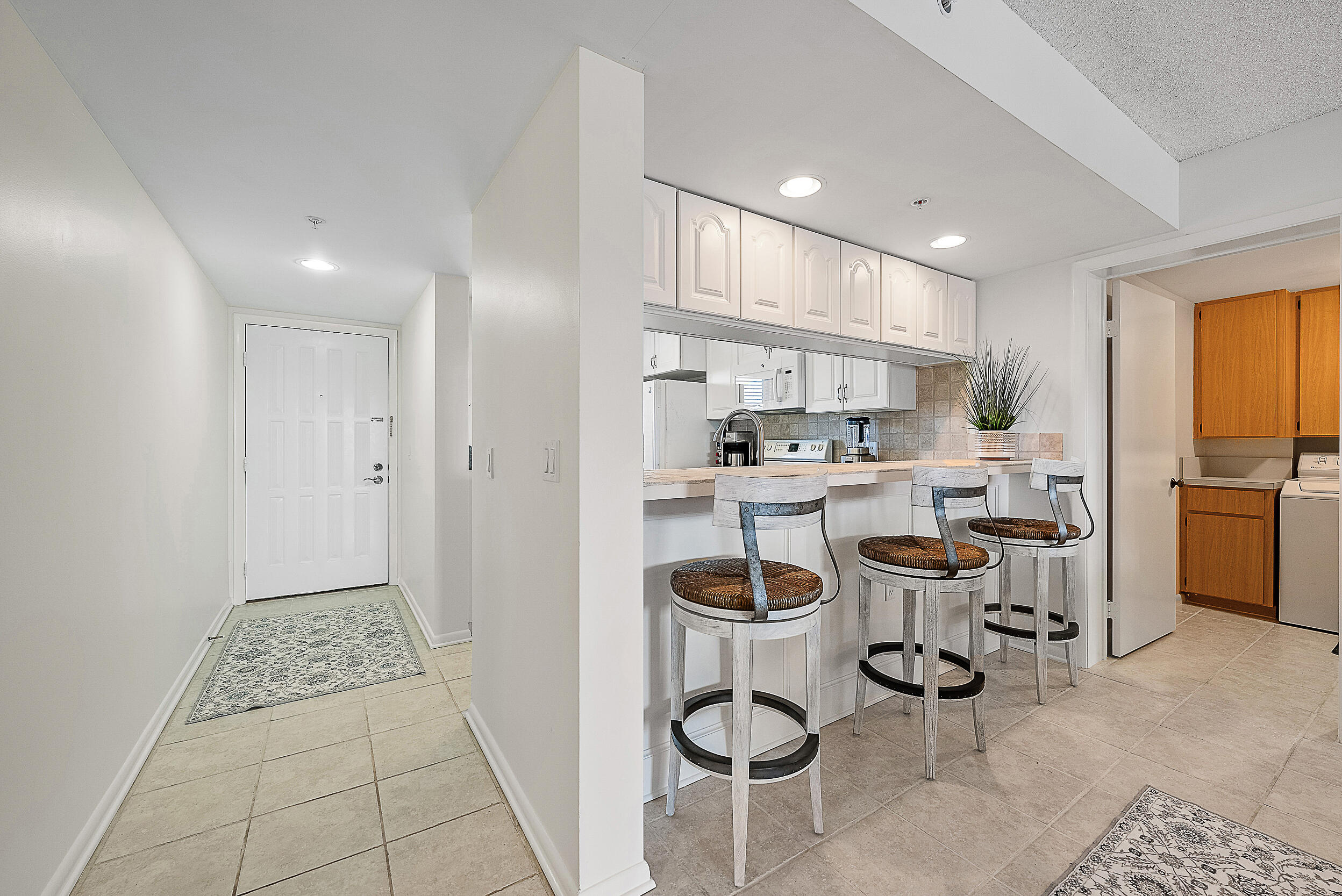 1601 Marina Isle Way, Unit 402 Jupiter, FL 33477 - Photo 14 of 37 Kitchen