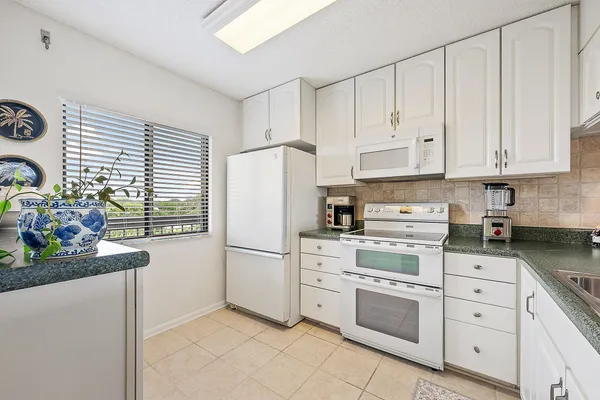 $525,000 | 1601 Marina Isle Way, Unit 402, Jupiter, FL 33477