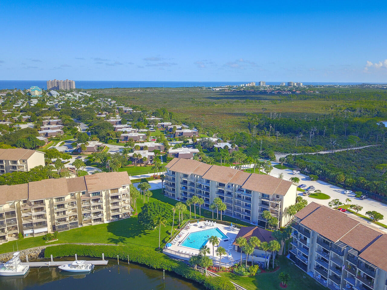 1601 Marina Isle Way, Unit 402 Jupiter, FL 33477 - Photo 25 of 37 Building Aerial
