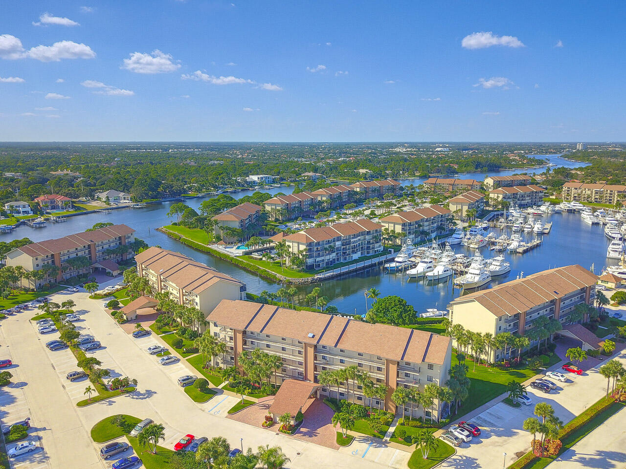 1601 Marina Isle Way, Unit 402 Jupiter, FL 33477 - Photo 26 of 37 Community Aerial
