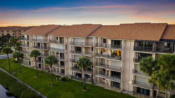 $525,000 | 1601 Marina Isle Way, Unit 402, Jupiter, FL 33477