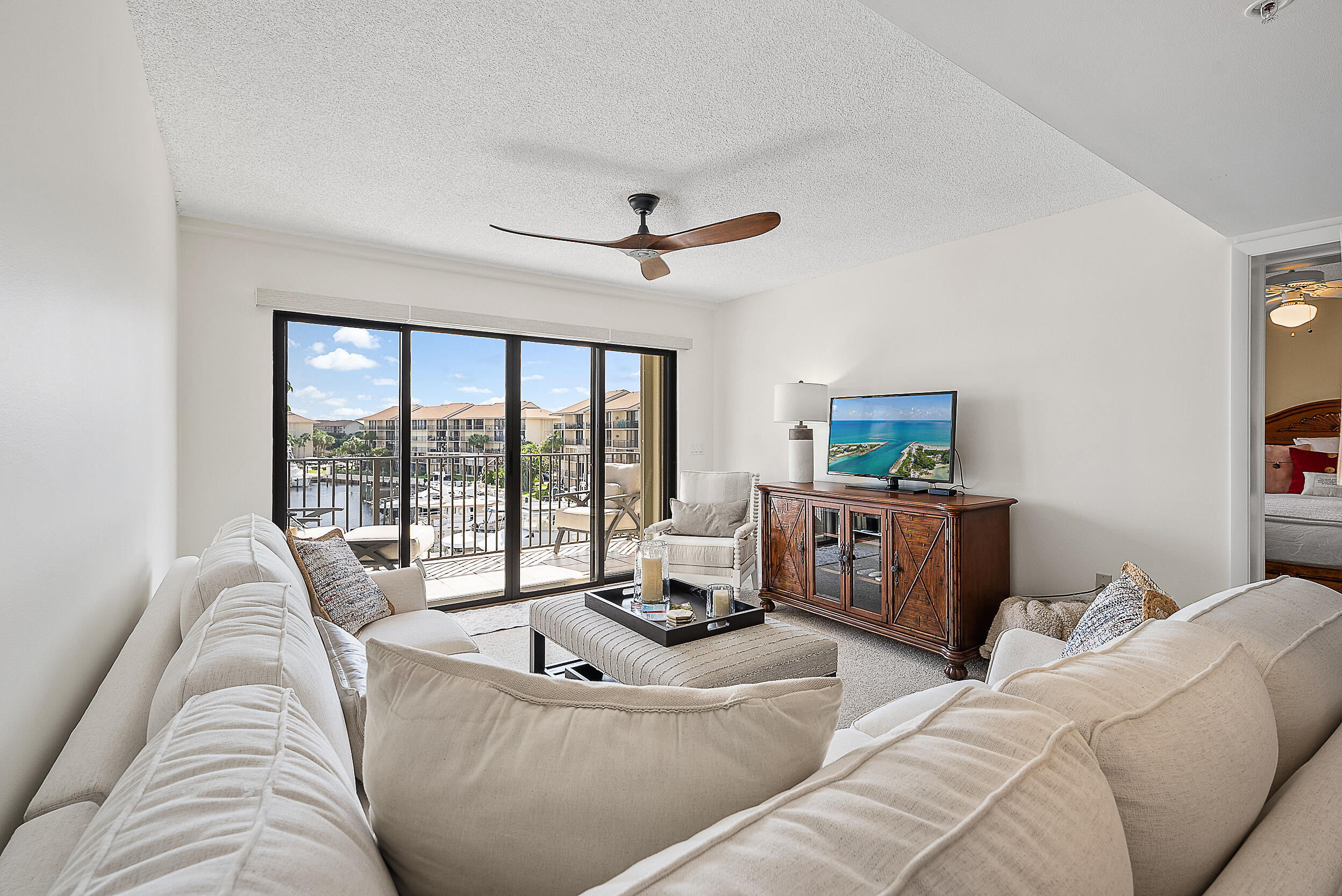 1601 Marina Isle Way, Unit 402 Jupiter, FL 33477 - Photo 5 of 37 Living Room