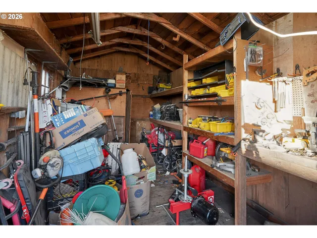 $399,900 | 92981 Prairie Road, Junction City, OR 97448