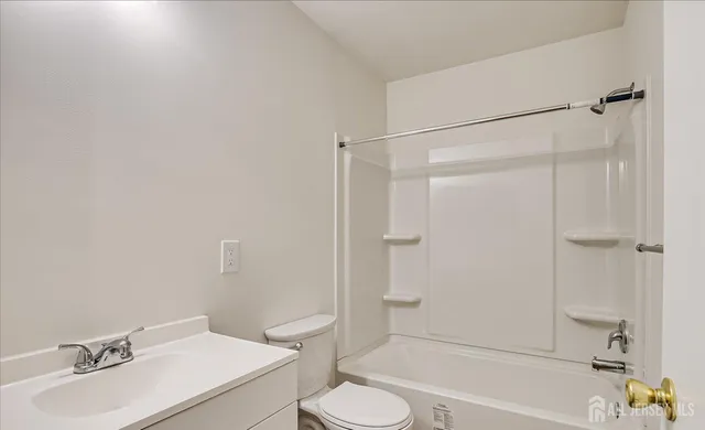 $3,100 | 2006 Bayhead Drive, Sayreville, NJ 08859