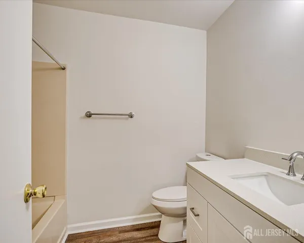 $3,100 | 2006 Bayhead Drive, Sayreville, NJ 08859