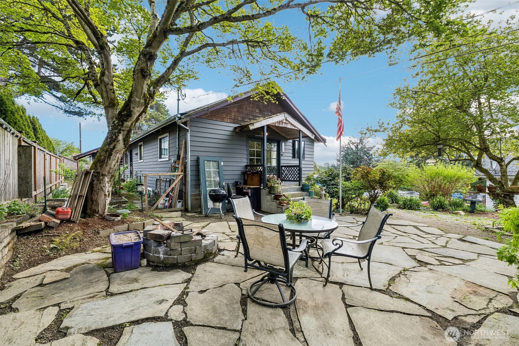 1241 Southwest Myrtle Street Seattle, WA 98106 - Photo 2 of 28 Gallery Image 2
