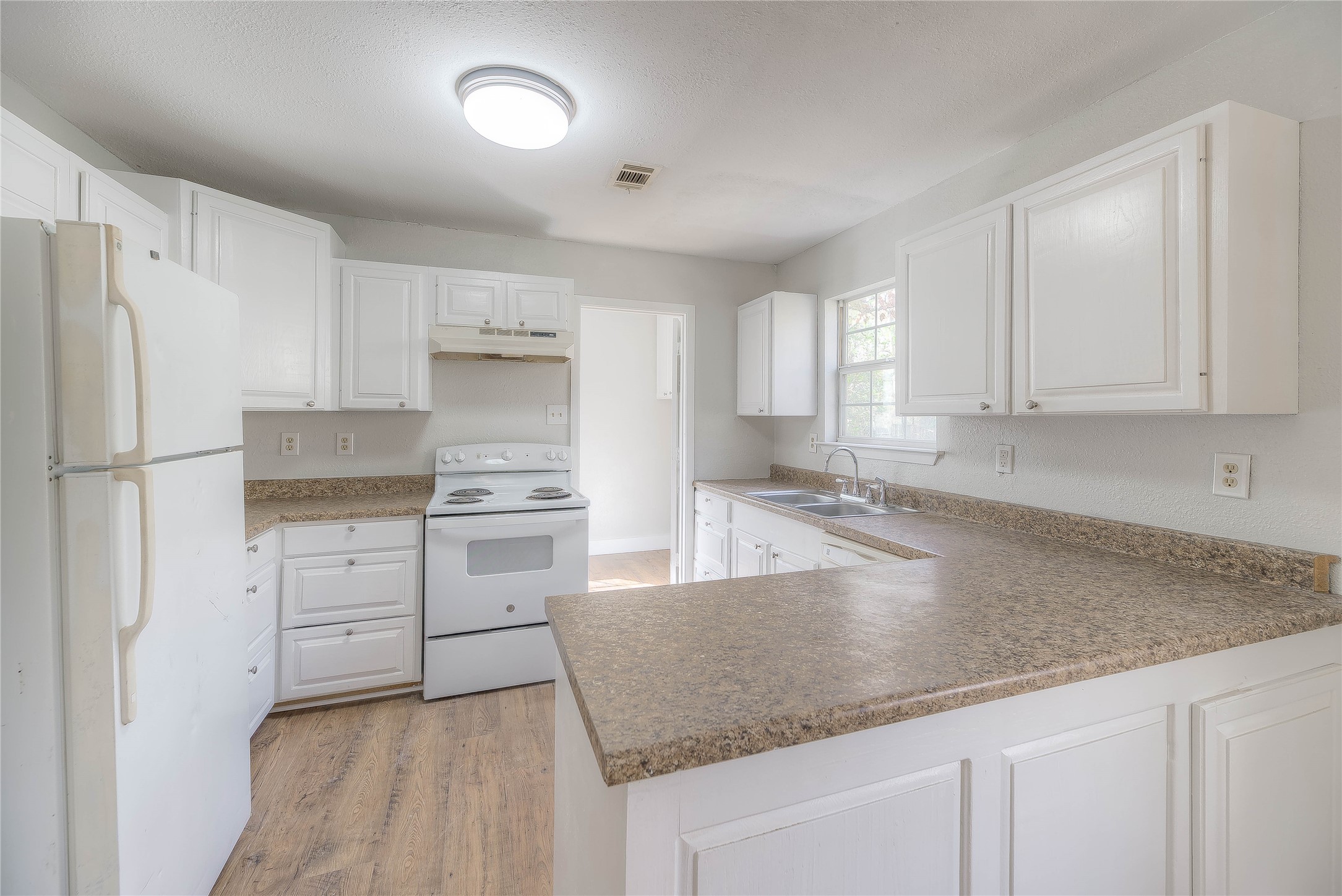 380 Rae Ann Boulevard Livingston, TX 77351 - Photo 8 of 17