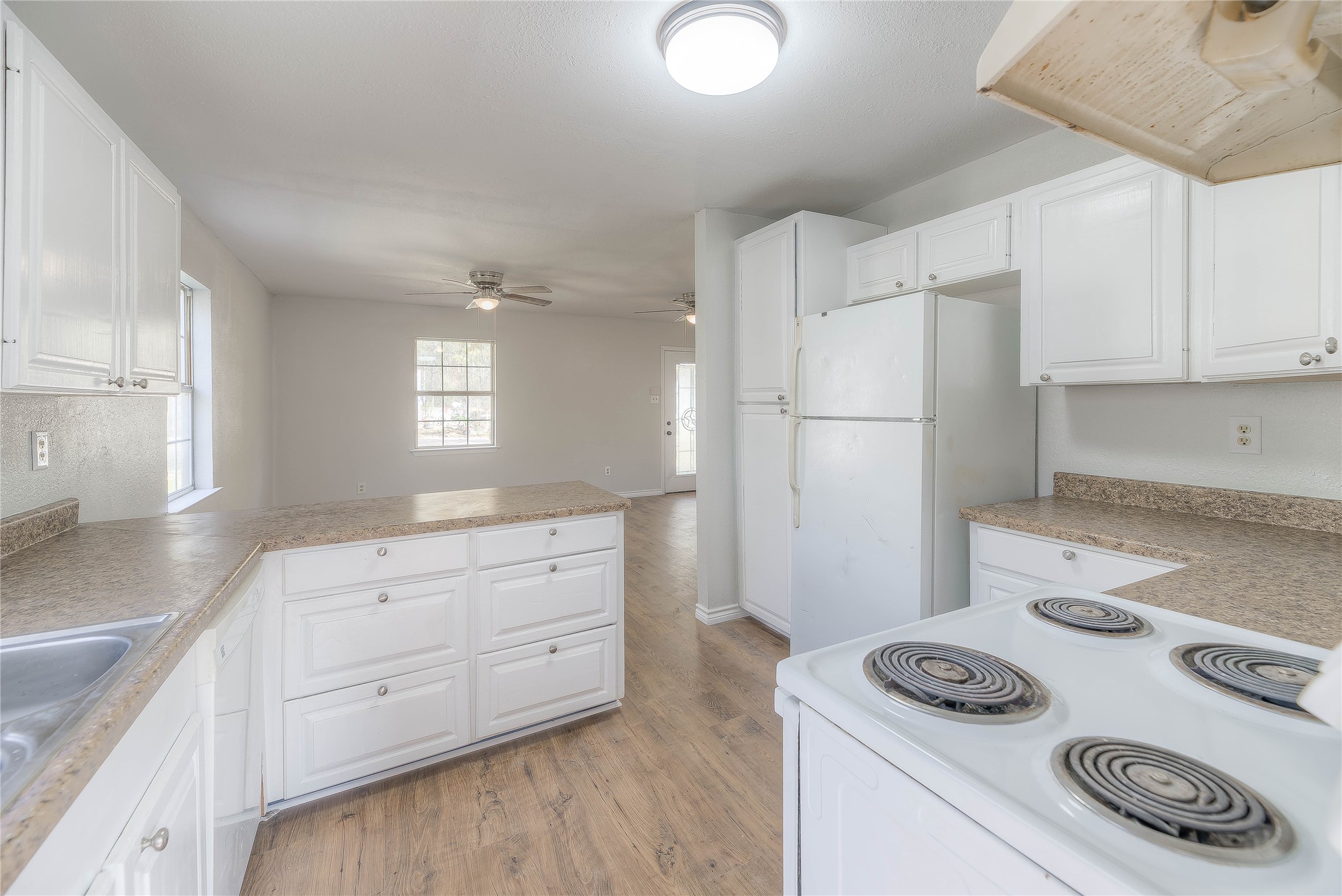 380 Rae Ann Boulevard Livingston, TX 77351 - Photo 9 of 17