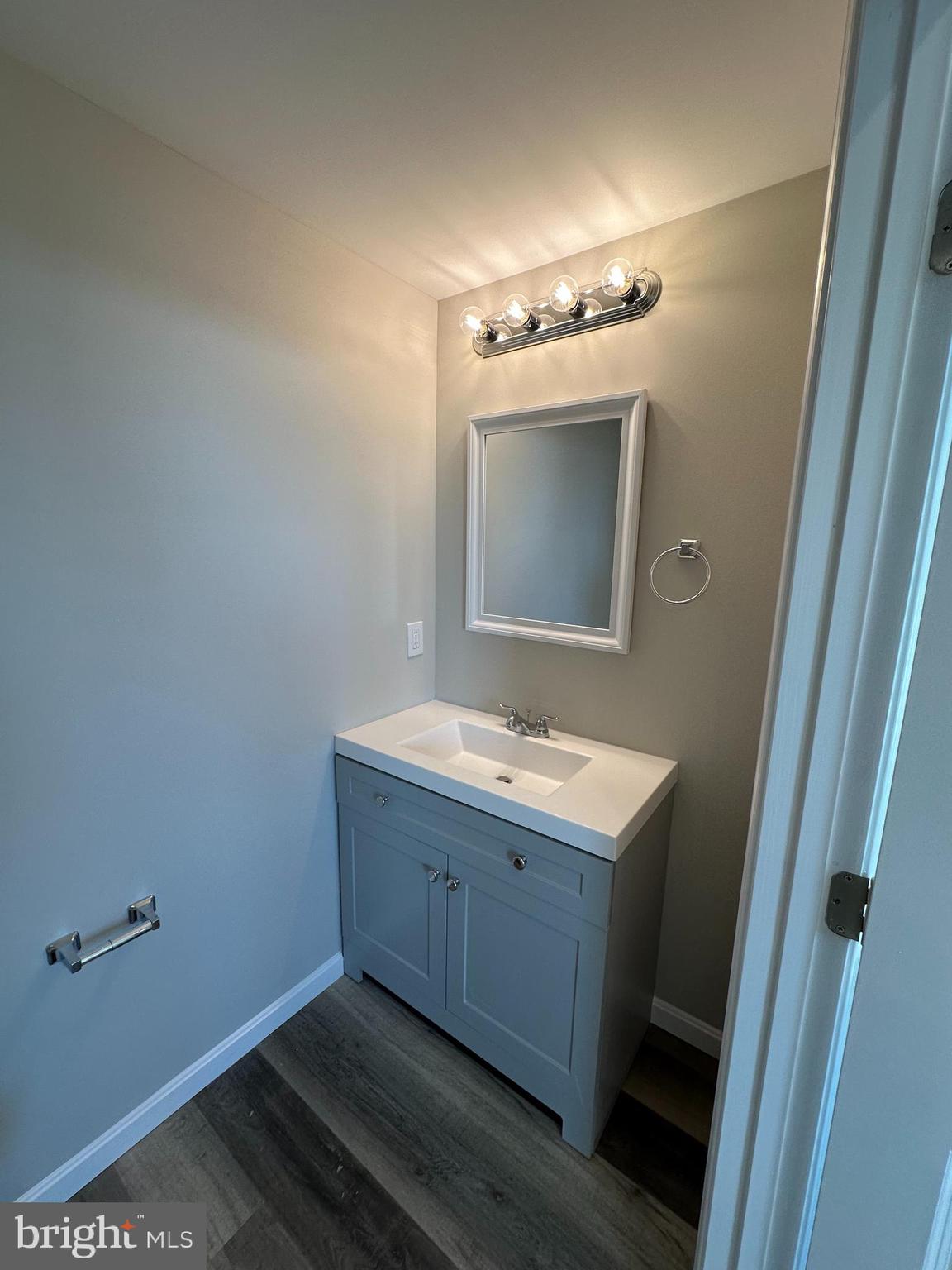 1812 H Place Northeast, Unit 409 Washington, DC 20002 - Photo 4 of 16 a bathroom with a sink and a mirror