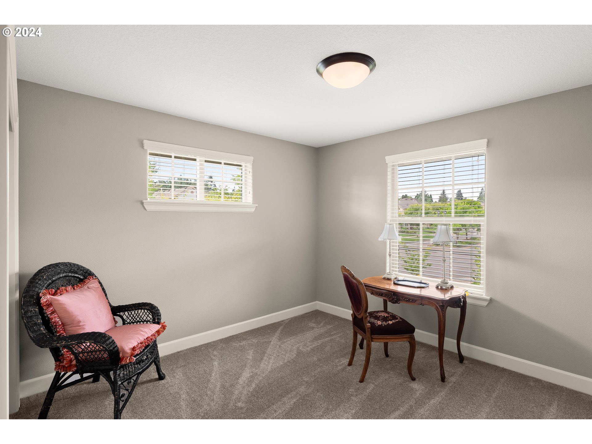 29190 Southwest Serenity Way Wilsonville, OR 97070 - Photo 24 of 40 a workspace with furniture and a window
