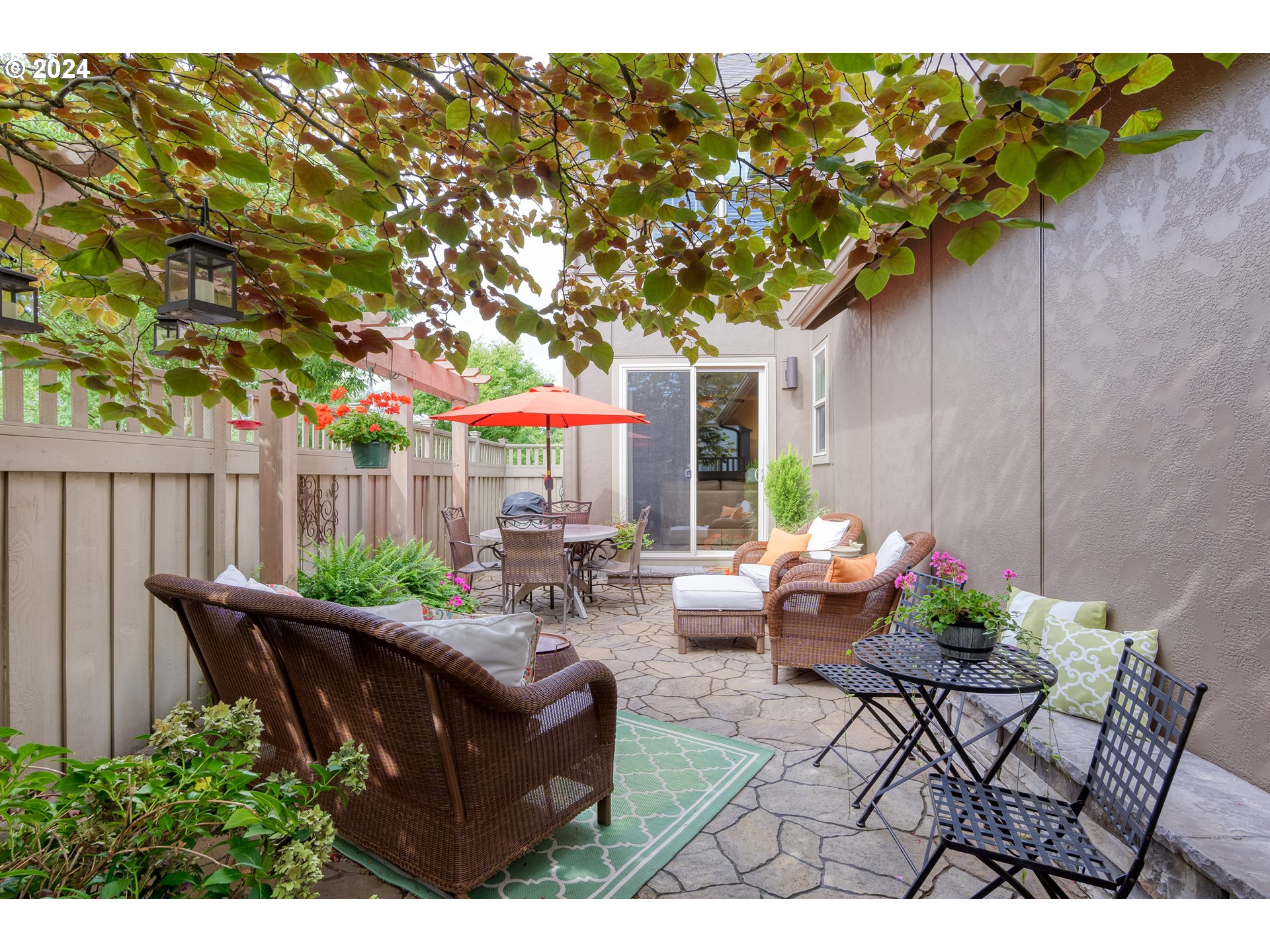 29190 Southwest Serenity Way Wilsonville, OR 97070 - Photo 28 of 40 a backyard of a house with table and chairs