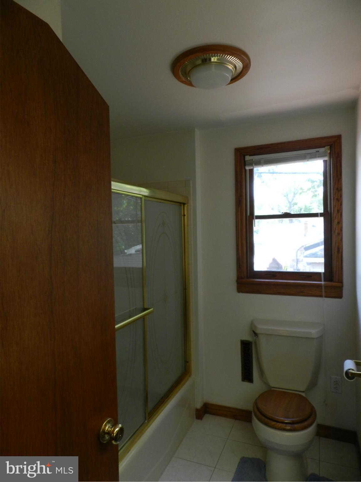 18834 Fuller Heights Road Triangle, VA 22172 - Photo 14 of 22 Bath