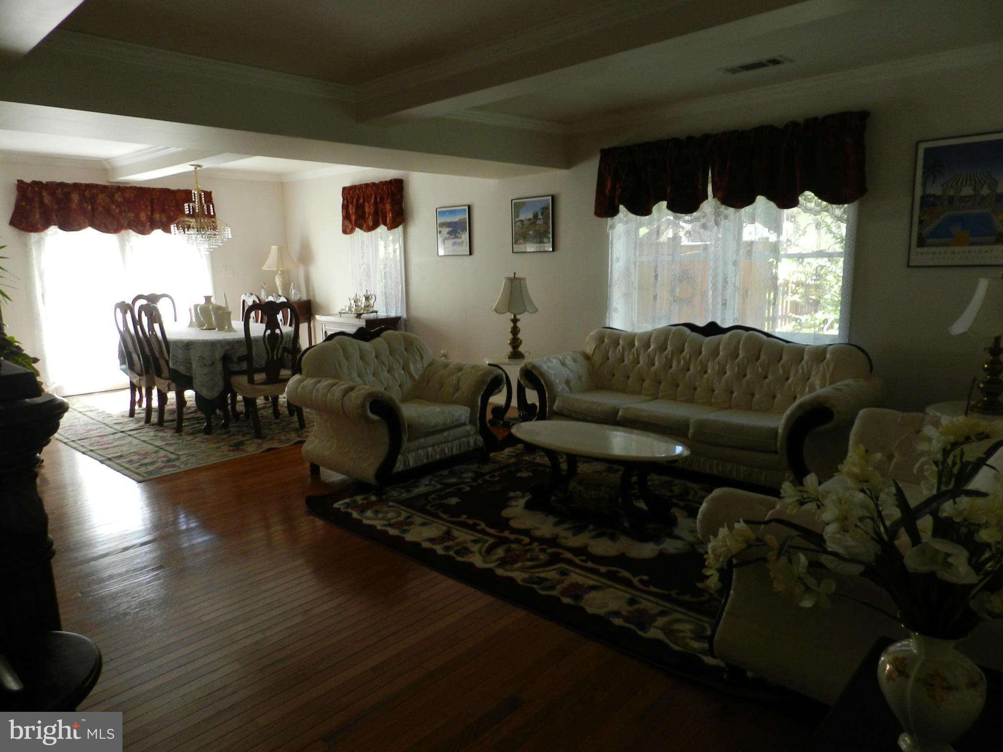 18834 Fuller Heights Road Triangle, VA 22172 - Photo 5 of 22 Living Room/ Dining Room