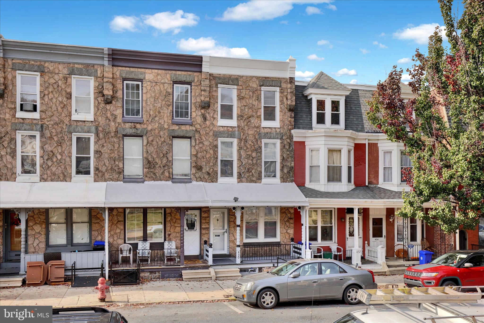 a car parked in front of a building