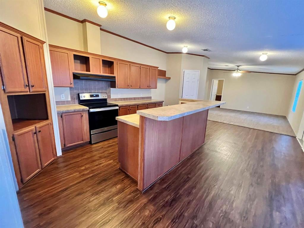 1085 Highland Circle Springtown, TX 76082 - Photo 7 of 30 a kitchen with stainless steel appliances a stove top oven a sink dishwasher and a microwave oven on the wooden floor