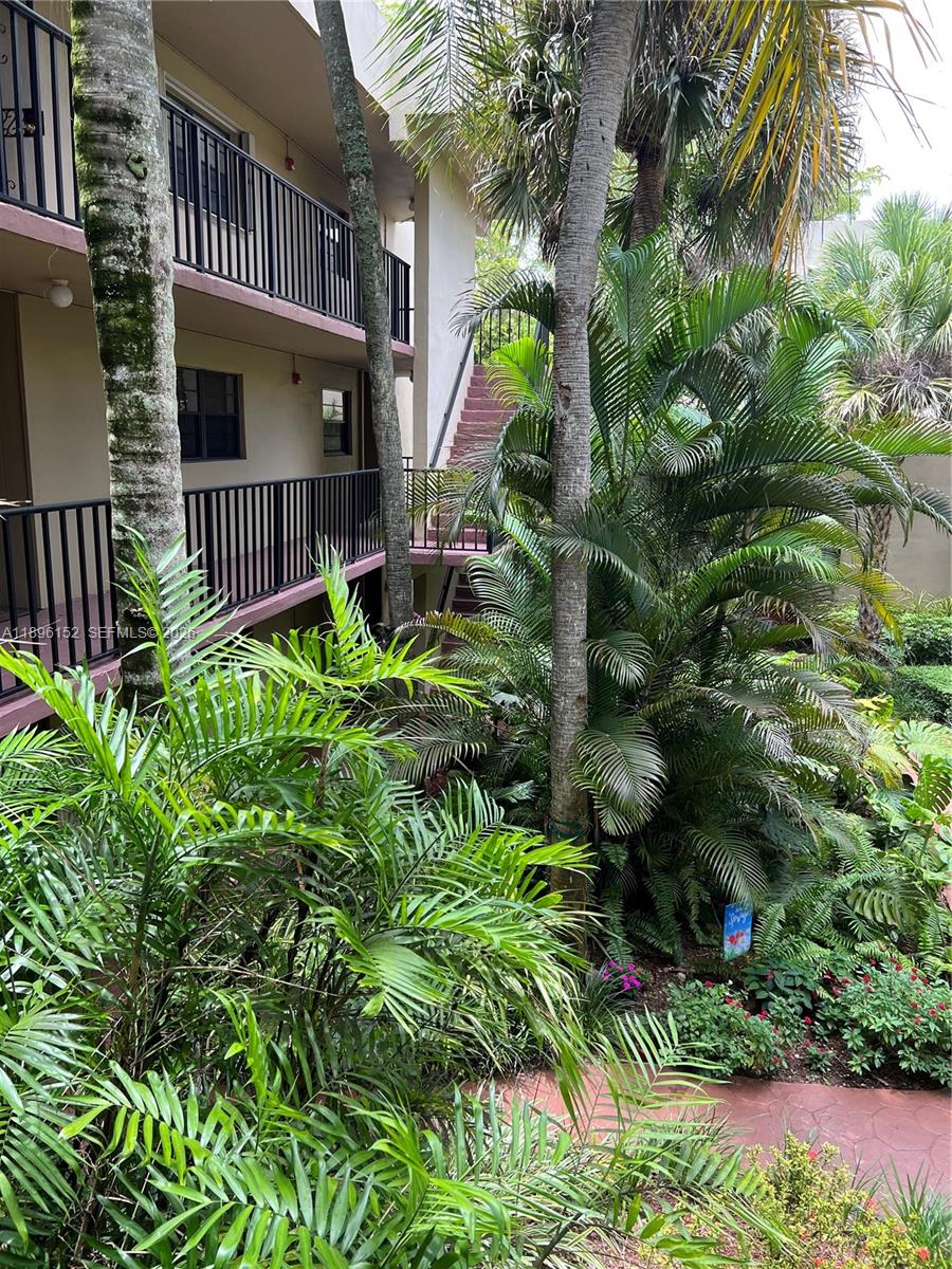 10855 Southwest 112th Avenue, Unit 215 Miami, FL 33176 - Photo 19 of 45 a backyard of a house with lots of green space