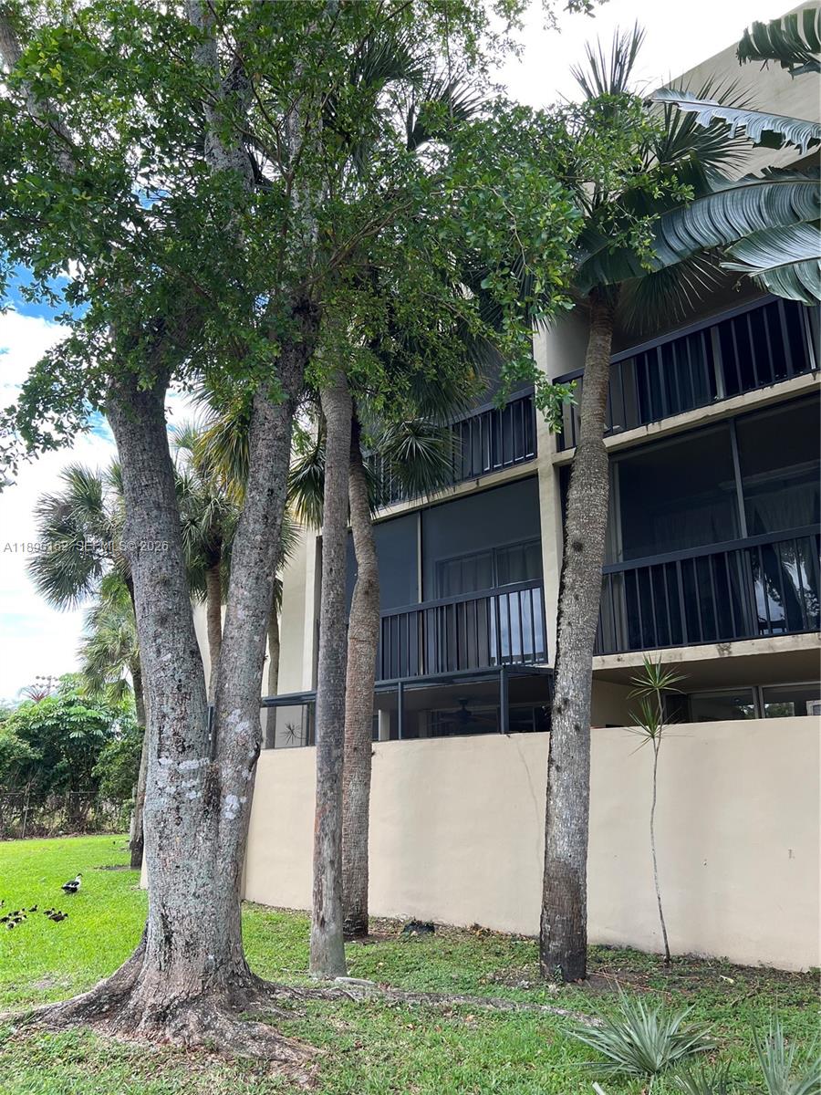 10855 Southwest 112th Avenue, Unit 215 Miami, FL 33176 - Photo 33 of 45 a view of balcony with small garden