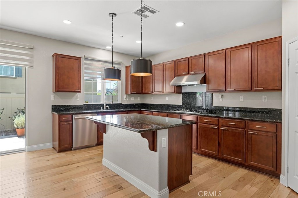 27425 Blackstone Road Temecula, CA 92591 - Photo 8 of 30 Kitchen 2