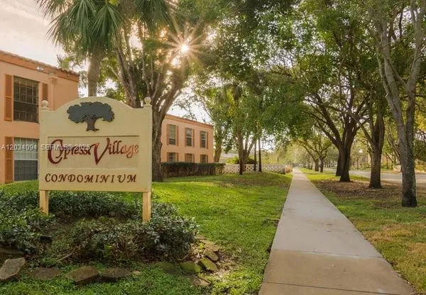 $240,000 | 7208 Fairway Drive, Unit I11, Miami Lakes, FL 33014