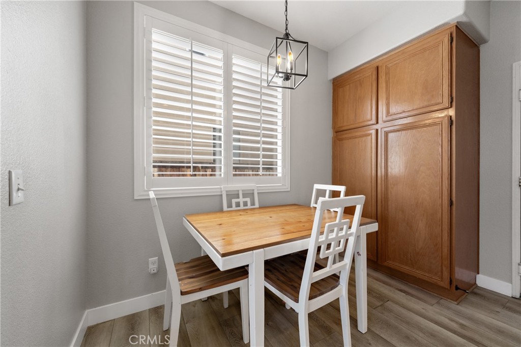 32985 Novara Court Temecula, CA 92592 - Photo 26 of 56 Cozy Breakfast Nook With Built-In Cabinet Storage