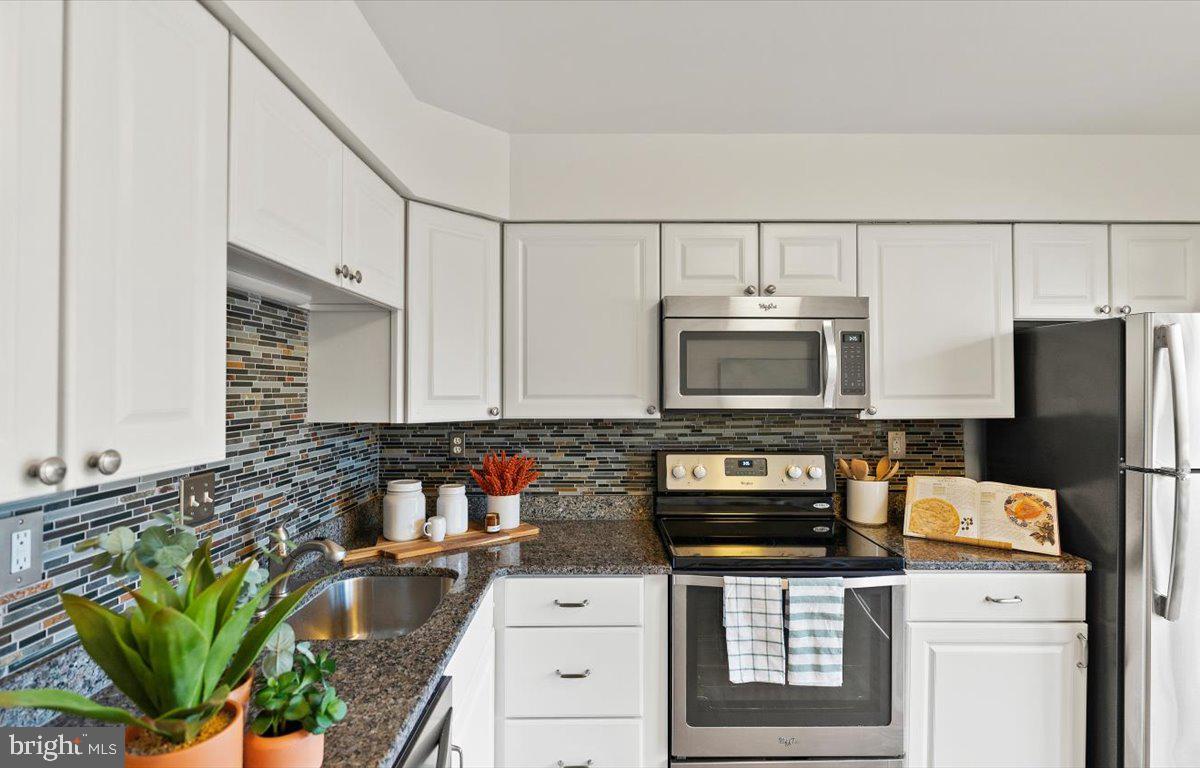 1631 Valencia Way Reston, VA 20190 - Photo 11 of 42