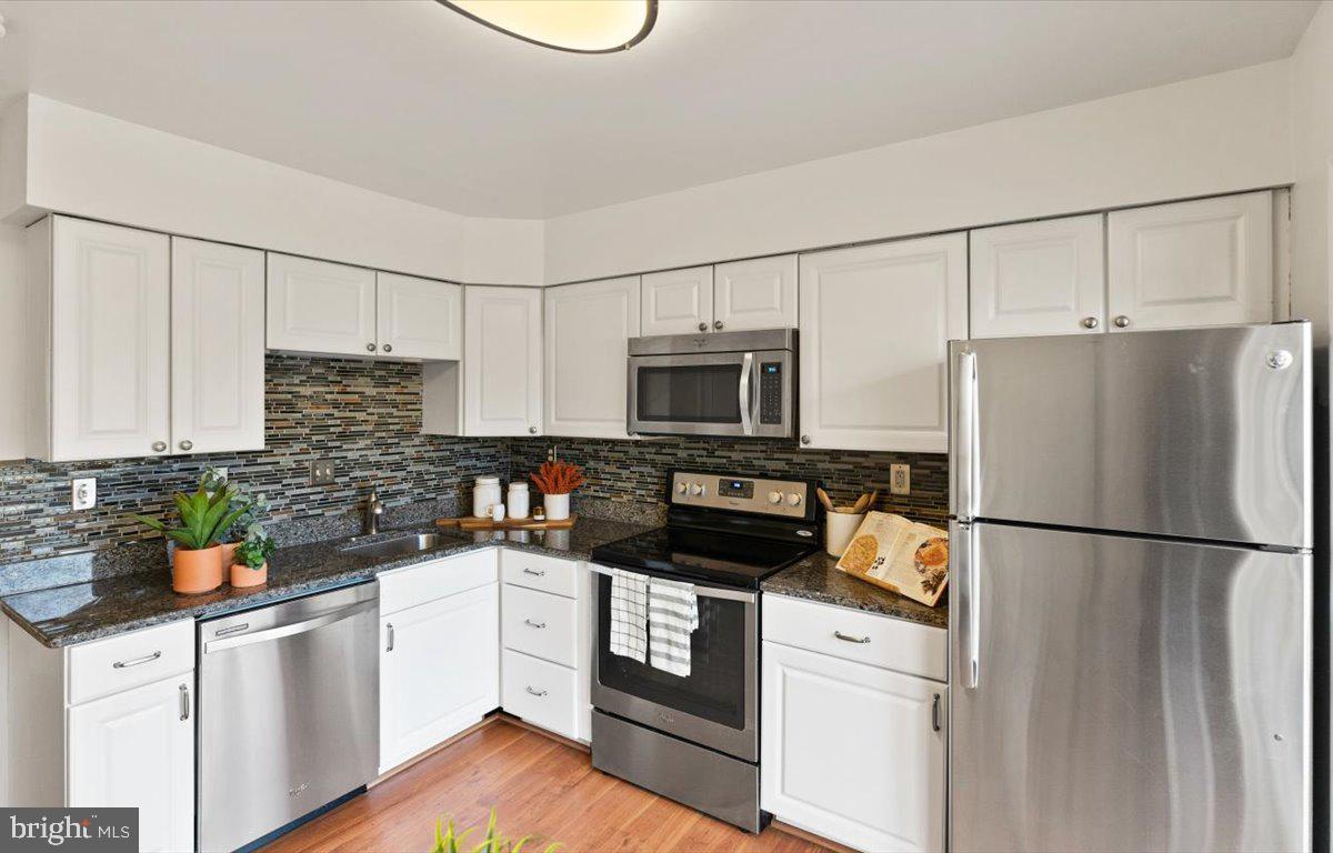 1631 Valencia Way Reston, VA 20190 - Photo 14 of 42