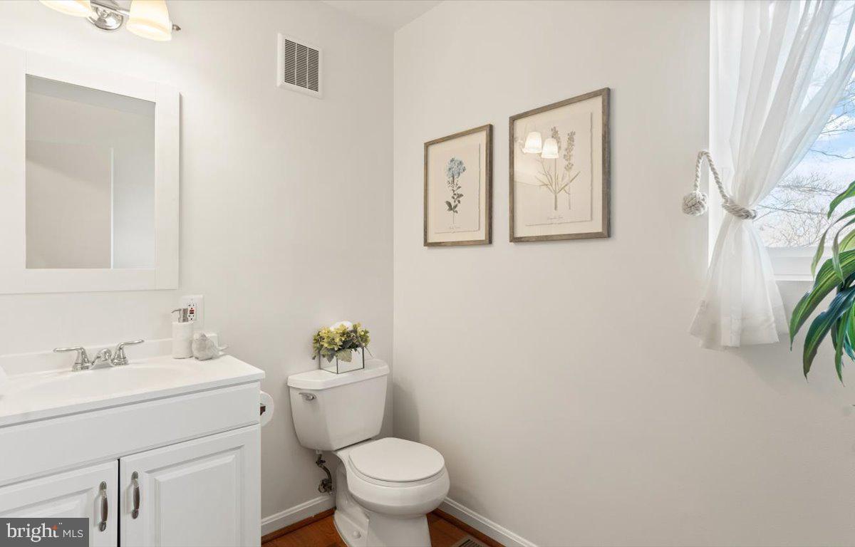 1631 Valencia Way Reston, VA 20190 - Photo 15 of 42 Powder room on main level