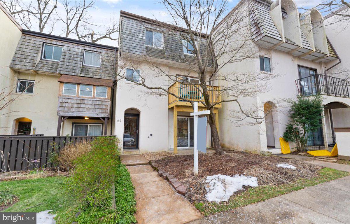 1631 Valencia Way Reston, VA 20190 - Photo 2 of 42 Beautiful 3 story home