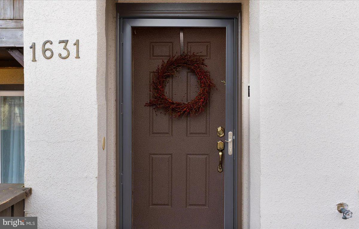 1631 Valencia Way Reston, VA 20190 - Photo 3 of 42 Front door welcomes you