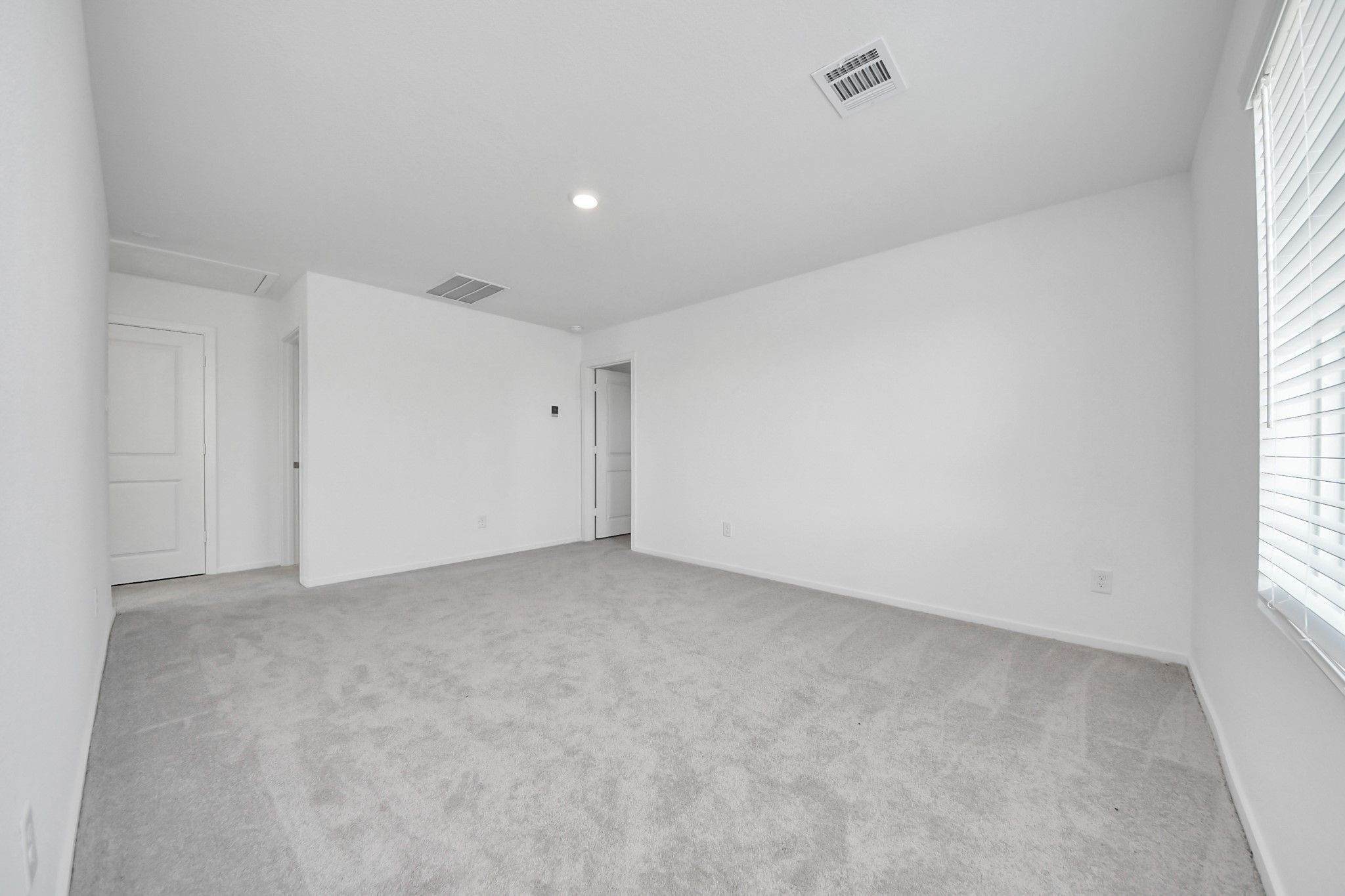 2931 Summer Breeze Way Angleton, TX 77515 - Photo 17 of 30 an empty room with windows