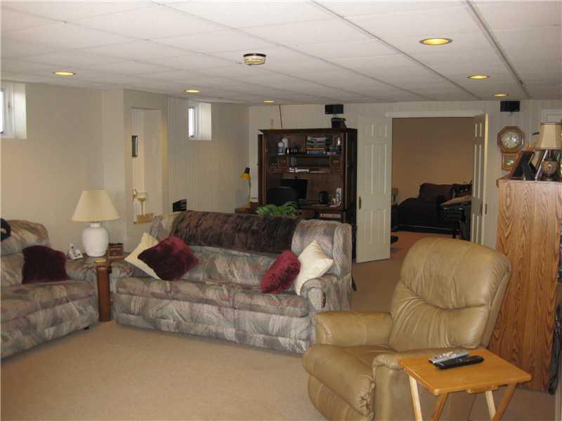 116 McBride Road Canonsburg, PA 15317 - Photo 17 of 25 Family Room.