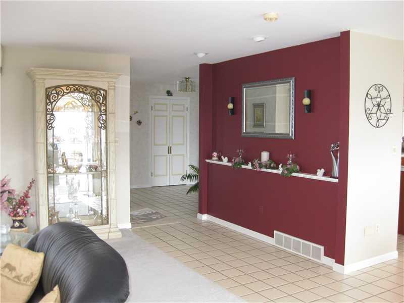 Entry/Foyer. 