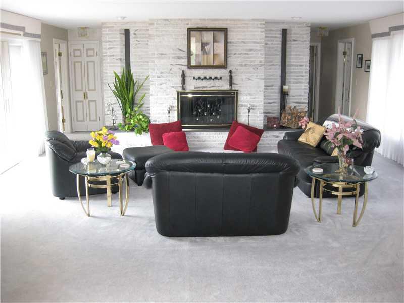 116 McBride Road Canonsburg, PA 15317 - Photo 8 of 25 Living Room.