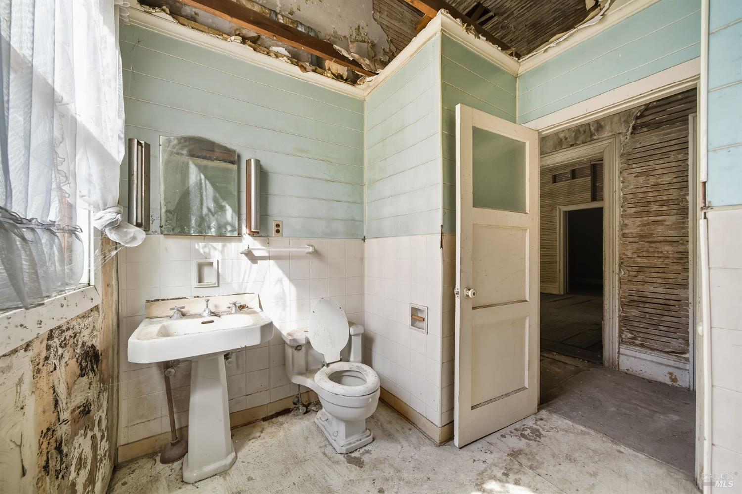 226 Bayview Street San Rafael, CA 94901 - Photo 11 of 57 a bathroom with a sink toilet and shower