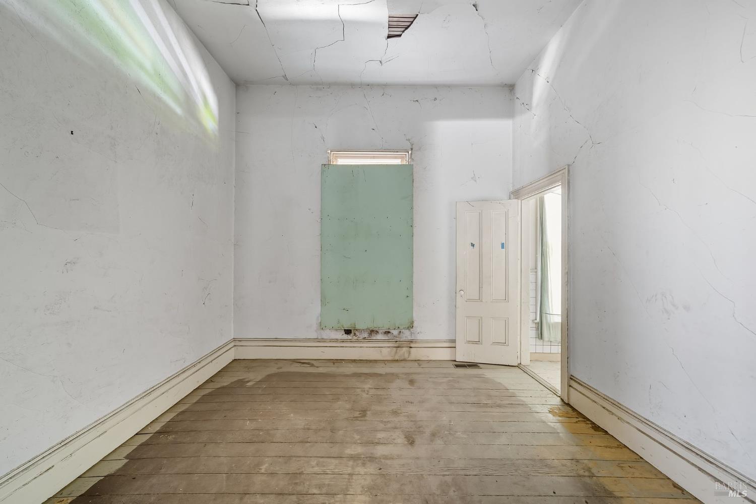 226 Bayview Street San Rafael, CA 94901 - Photo 14 of 57 a view of a room with an empty space