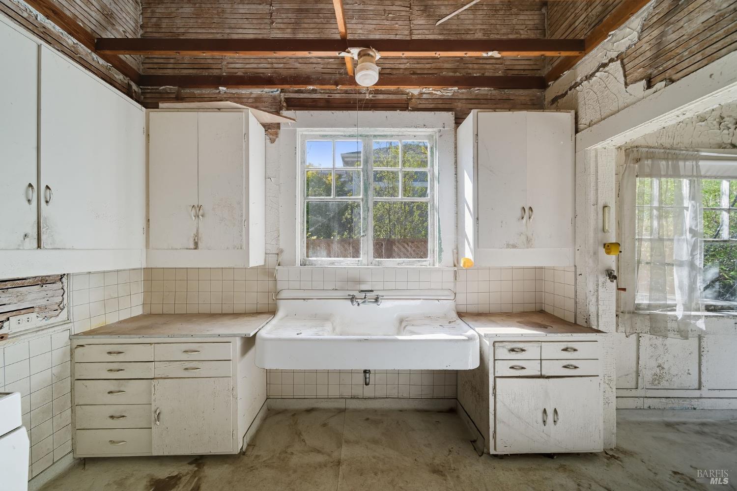 226 Bayview Street San Rafael, CA 94901 - Photo 17 of 57 a bathroom with a sink double vanity and tub