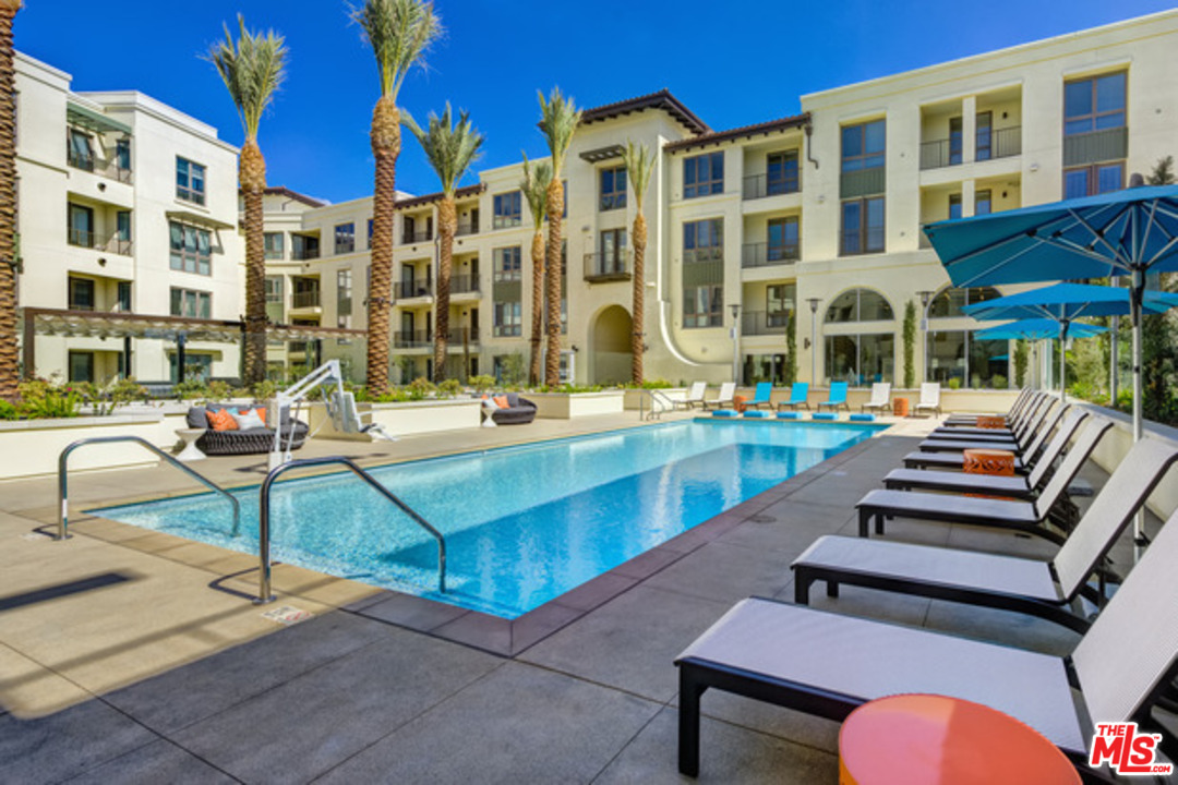 75 West Walnut Street, Unit 434 Pasadena, CA 91103 - Photo 14 of 22 a view of a patio with swimming pool table and chairs
