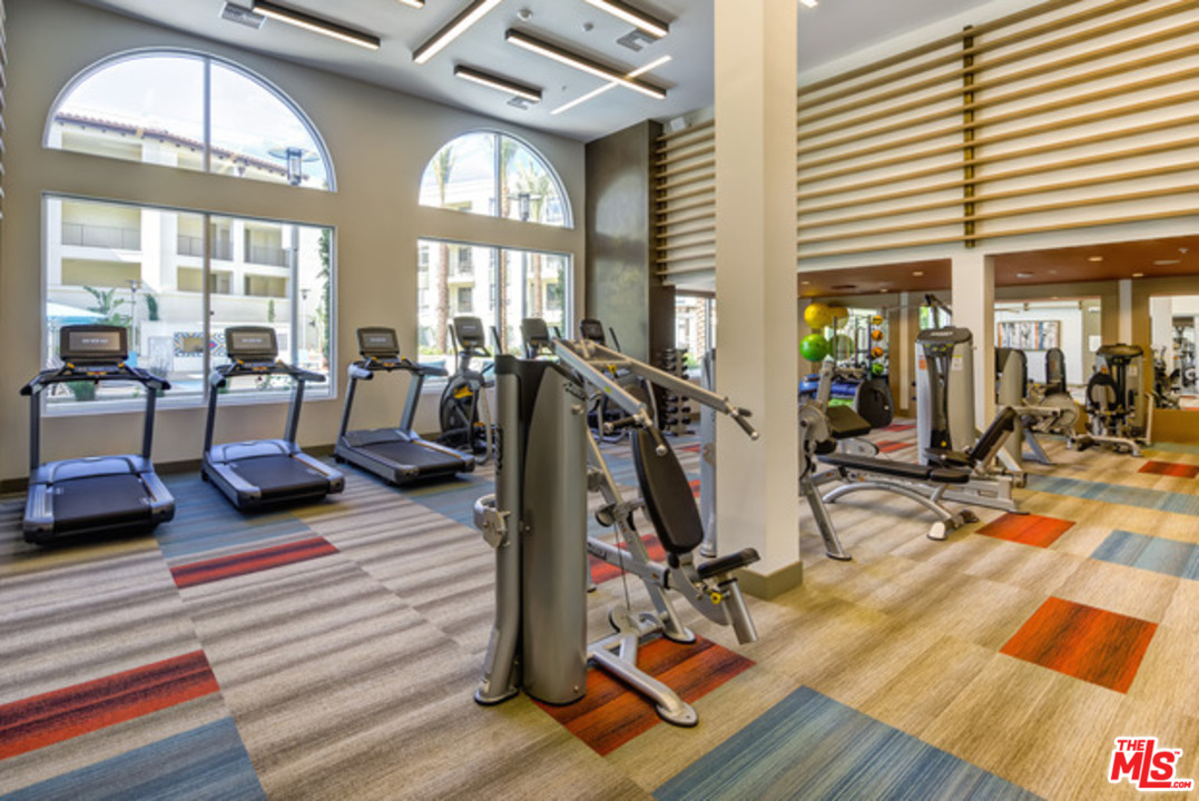 75 West Walnut Street, Unit 434 Pasadena, CA 91103 - Photo 10 of 22 a view of a room with gym equipment