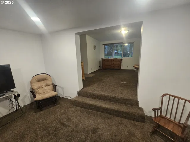 a view of livingroom with furniture